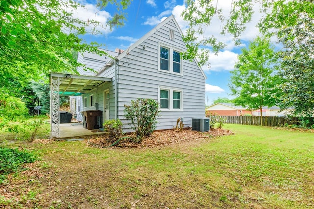 904 Venus St, Kannapolis, NC 28083 - back of property featuring a patio area