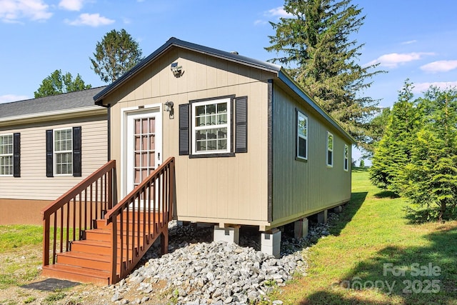 32 Bishop Ln, Flat Rock, NC 28731 - view of front of house featuring a front yard