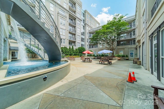 1315 E Blvd Unit 327, Charlotte, NC 28203 - view of property's community with a patio