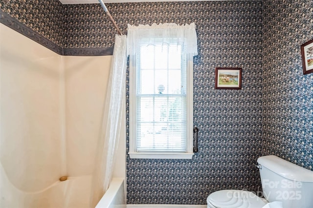 815 La Quinta Ln, Hope Mills, NC 28348 - bathroom featuring shower / bath combo with shower curtain, plenty of natural light, and wallpapered walls