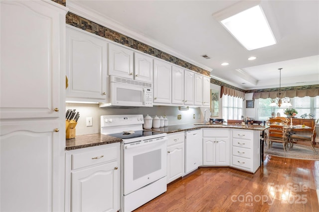 511 Birmingham Ct, Rock Hill, SC 29732 - kitchen featuring white appliances, a peninsula, light wood finished floors, white cabinetry, and crown molding