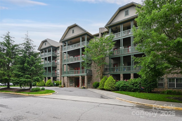 9 Kenilworth Knl, Asheville, NC 28805 - view of apartment building / complex