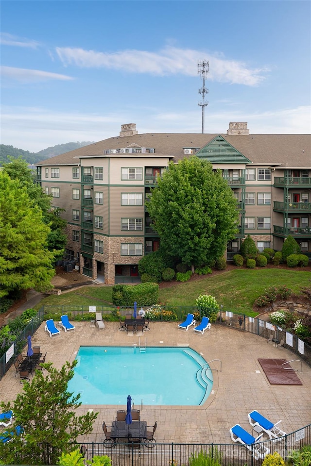 9 Kenilworth Knl, Asheville, NC 28805 - community pool featuring a patio