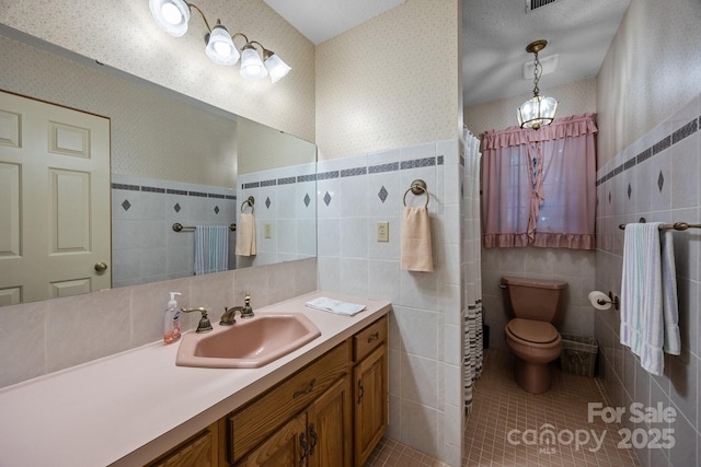 324 Swamp Fox Dr, Fort Mill, SC 29715 - full bath with tile walls, tile patterned flooring, vanity, wallpapered walls, and a shower with shower curtain