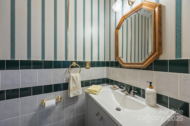 324 Swamp Fox Dr, Fort Mill, SC 29715 - bathroom with vanity, backsplash, tile walls, and wallpapered walls
