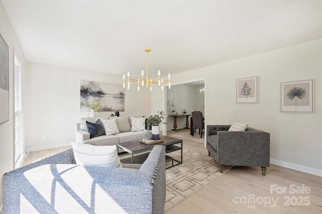 811 Ashmeade Rd, Charlotte, NC 28211 - living area featuring a chandelier and light wood finished floors