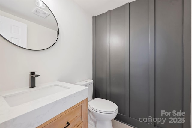 811 Ashmeade Rd, Charlotte, NC 28211 - bathroom featuring toilet and vanity
