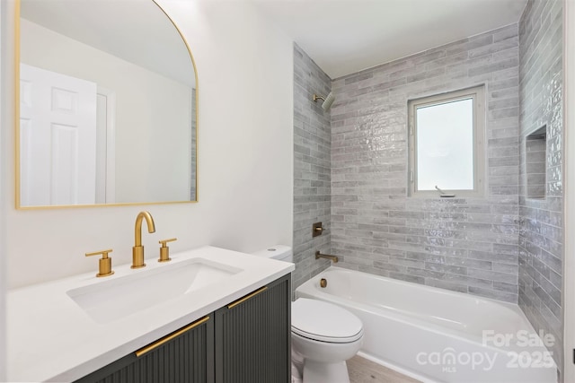 811 Ashmeade Rd, Charlotte, NC 28211 - bathroom with vanity and washtub / shower combination