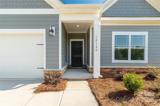 10180 Lakeshore Dr, Lancaster, SC 29720 - property entrance featuring a garage