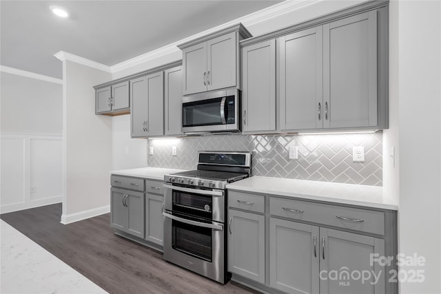 10180 Lakeshore Dr, Lancaster, SC 29720 - kitchen featuring appliances with stainless steel finishes, gray cabinetry, ornamental molding, backsplash, and wainscoting