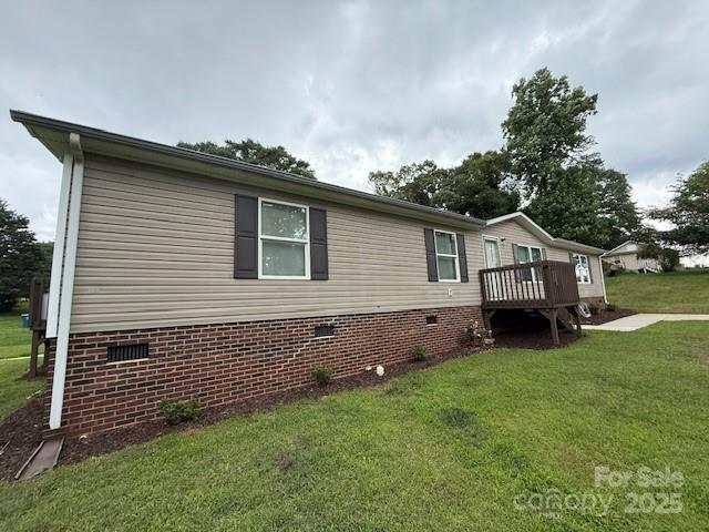 2418 6th Ave SW, Hickory, NC 28602 - view of side of home with crawl space, a wooden deck, and a yard