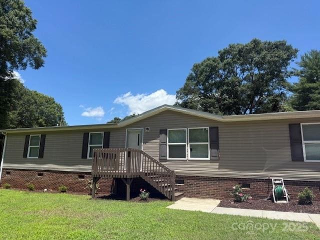 2418 6th Ave SW, Hickory, NC 28602 - view of front of property featuring crawl space and a front yard