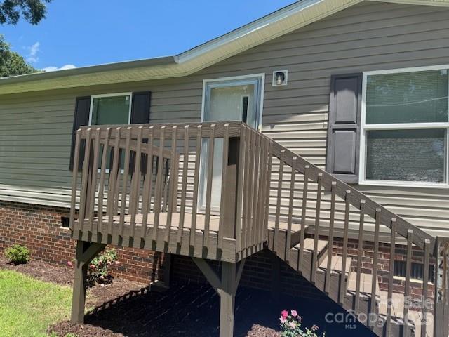 2418 6th Ave SW, Hickory, NC 28602 - view of wooden deck