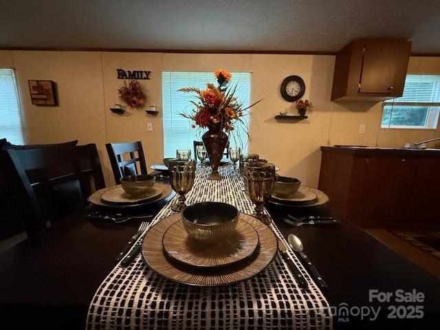 2418 6th Ave SW, Hickory, NC 28602 - dining area featuring a textured ceiling