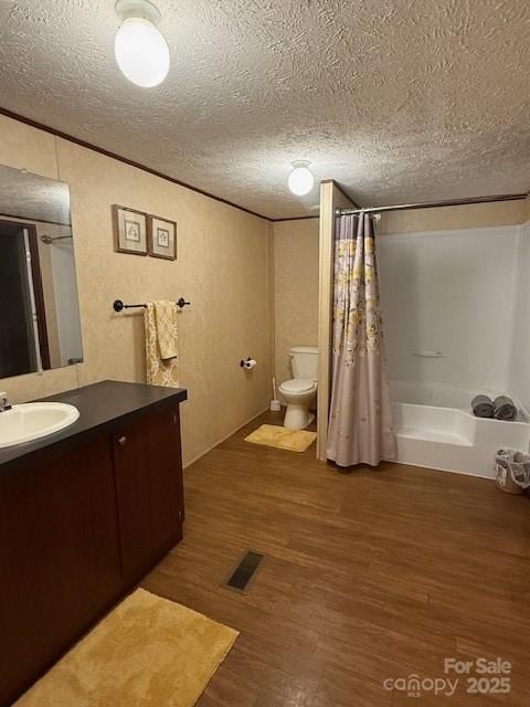 2418 6th Ave SW, Hickory, NC 28602 - full bath featuring vanity, wood finished floors, shower / bath combo with shower curtain, a textured ceiling, and a textured wall