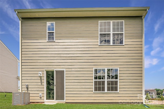 136 Dorian Pl, Troutman, NC 28166 - back of house featuring a yard