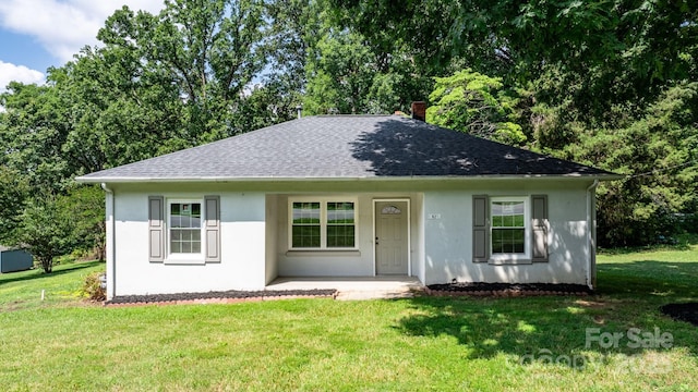 921 Spencer Rd NE, Conover, NC 28613 - view of front facade with roof with shingles, stucco siding, and a front yard