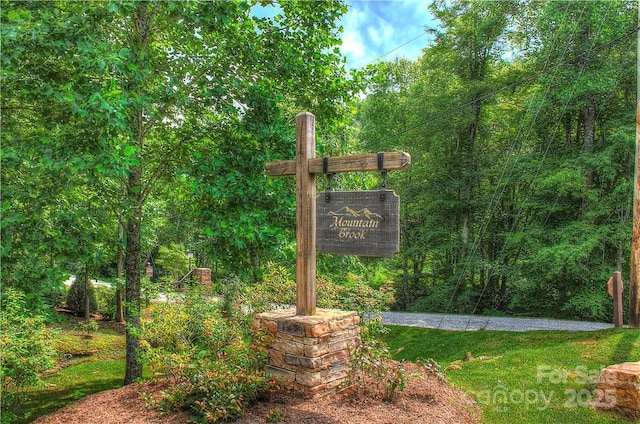 000 Rainbow Trout Dr, Spruce Pine, NC 28777