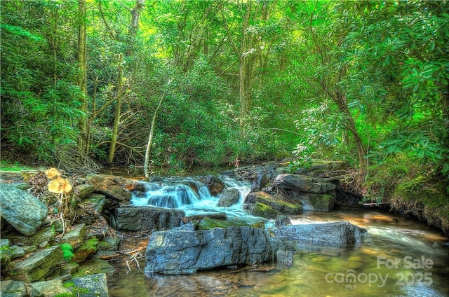 000 Rainbow Trout Dr, Spruce Pine, NC 28777