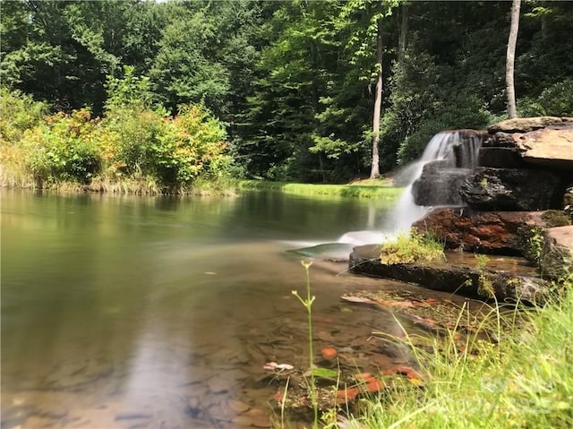 000 Rainbow Trout Dr, Spruce Pine, NC 28777