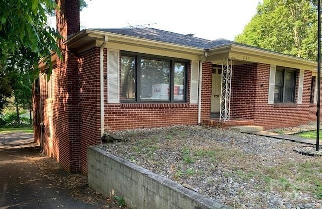 209 8th Ave NW, Hickory, NC 28601 - view of front facade featuring a chimney and brick siding