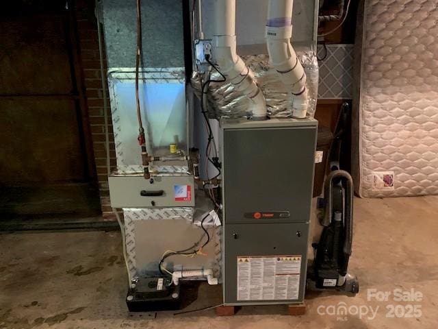 209 8th Ave NW, Hickory, NC 28601 - view of utility room
