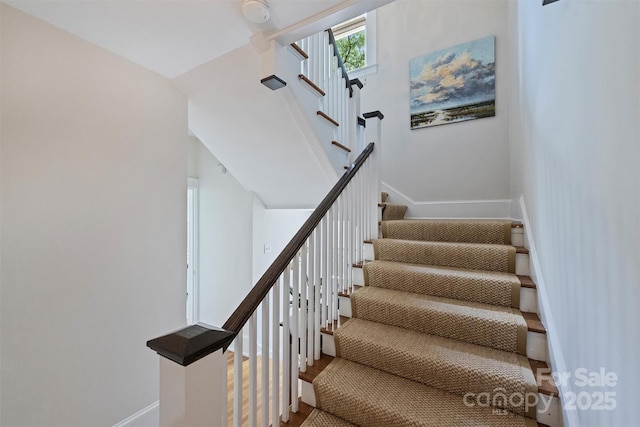 726 E Kingston Ave, Charlotte, NC 28203 - staircase with baseboards