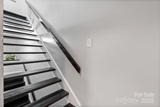 5192 Corbin Ln, Hickory, NC 28601 - view of staircase