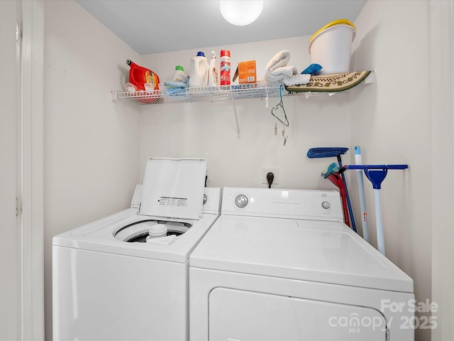 12415 Stratfield Place Cir, Pineville, NC 28134 - laundry room featuring washer and clothes dryer