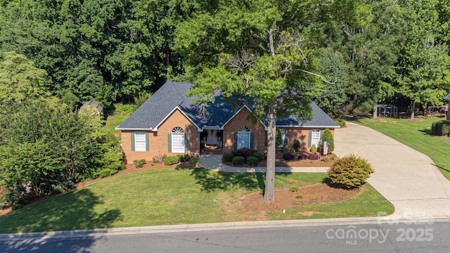 600 Queens Rd, Cherryville, NC 28021 - ranch-style home featuring concrete driveway, a front yard, and brick siding