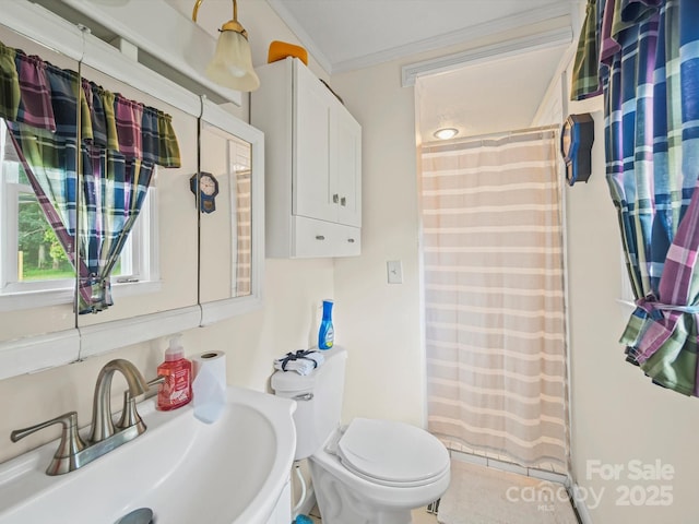 3471 Greentree Acres Rd, Valdese, NC 28690 - bathroom featuring a shower with curtain and crown molding