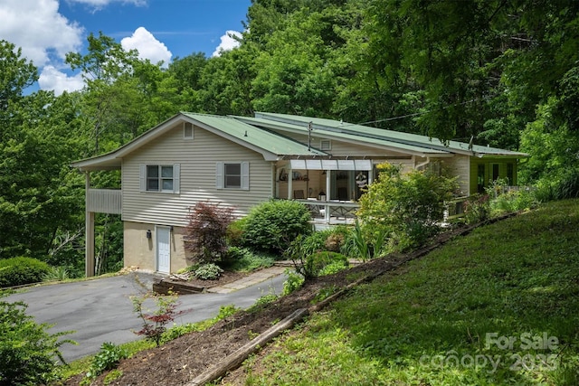 665 Will Robbins Ln, Newland, NC 28657 - view of front facade with driveway