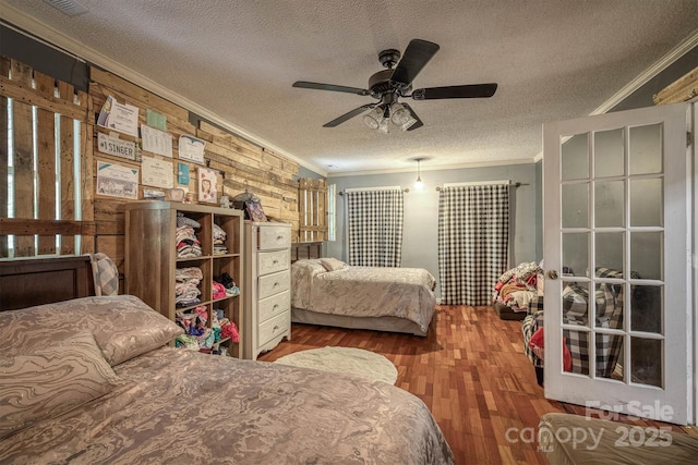 665 Will Robbins Ln, Newland, NC 28657 - bedroom with crown molding, wood finished floors, a textured ceiling, and a ceiling fan
