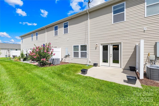 921 Summerlake Dr, Fort Mill, SC 29715 - back of property with a patio and a yard