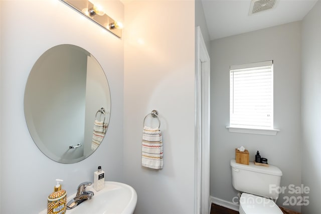 432 W Worthington Ave, Charlotte, NC 28203 - half bath with toilet and a sink