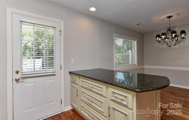 2706 Bremer Ct, Charlotte, NC 28210 - kitchen with cream cabinets, a peninsula, a chandelier, plenty of natural light, and recessed lighting