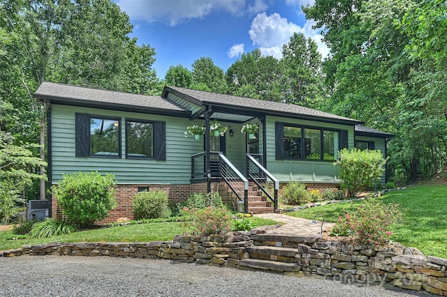 6411 Glenn Teague Rd, Charlotte, NC 28216 - single story home featuring a front yard