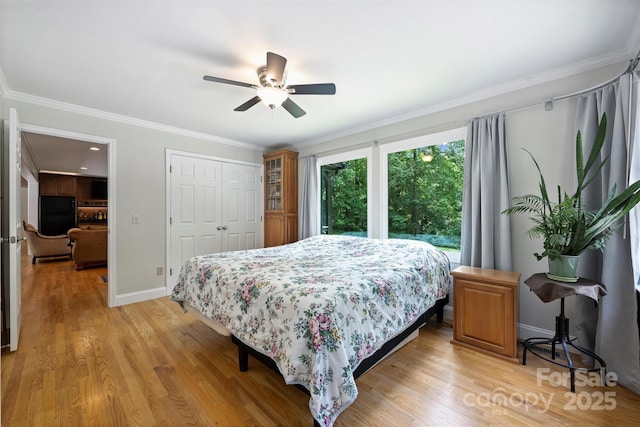 6411 Glenn Teague Rd, Charlotte, NC 28216 - bedroom featuring crown molding, light wood-type flooring, a closet, and a ceiling fan