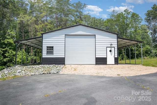 6811 Kluttz Rd, Concord, NC 28025 - garage with a detached garage