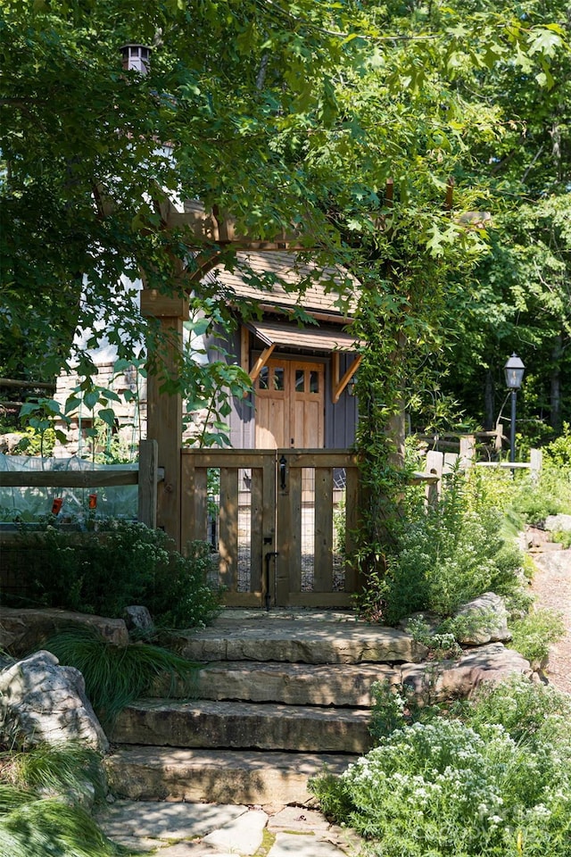 12 Fay Jones Ln, Black Mountain, NC 28711 - doorway to property