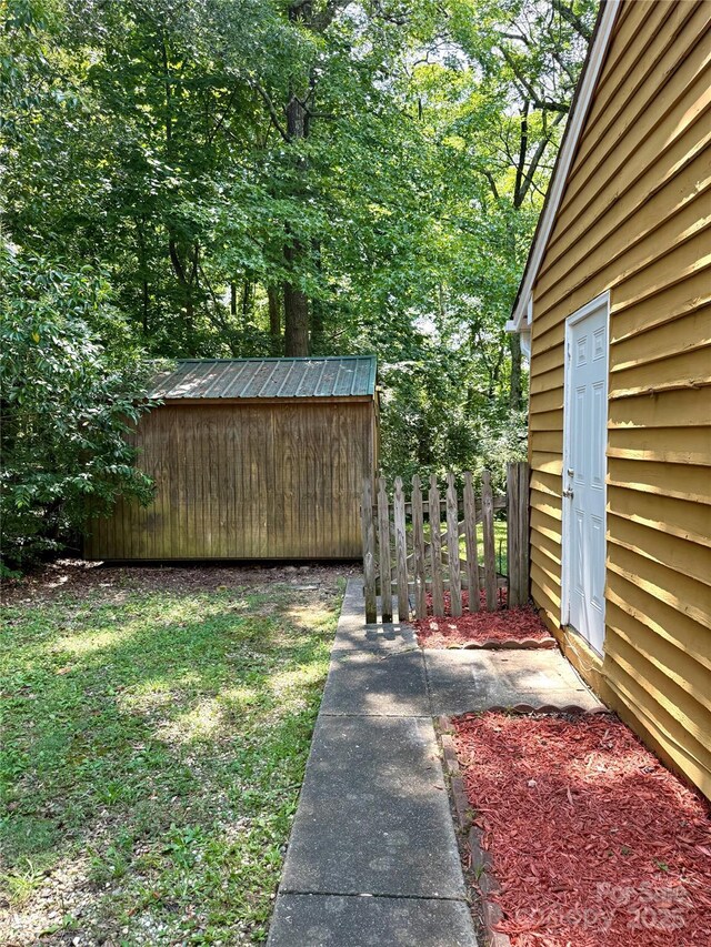6832 Delta Lake Dr, Charlotte, NC 28215 - photo 22