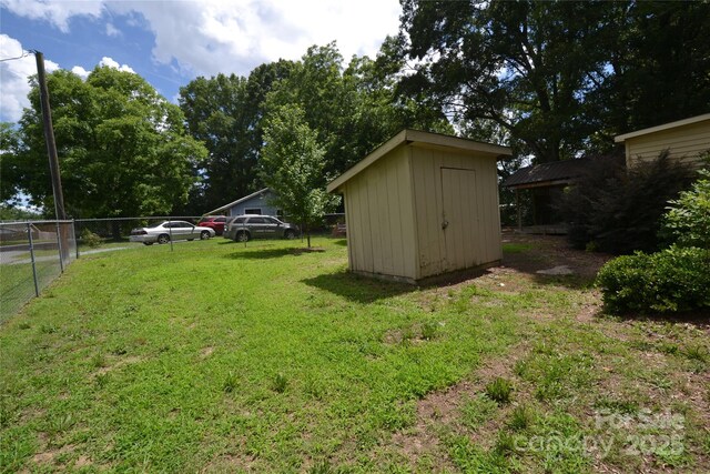 416 E Union St, Marshville, NC 28103 - view of yard featuring a storage unit