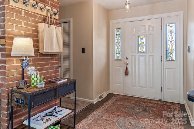 5922 Sullins Rd, Charlotte, NC 28214 - entryway with baseboards