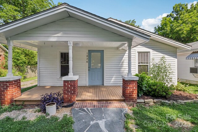 1626 W Park Ave, Albemarle, NC 28001 - view of front facade with covered porch