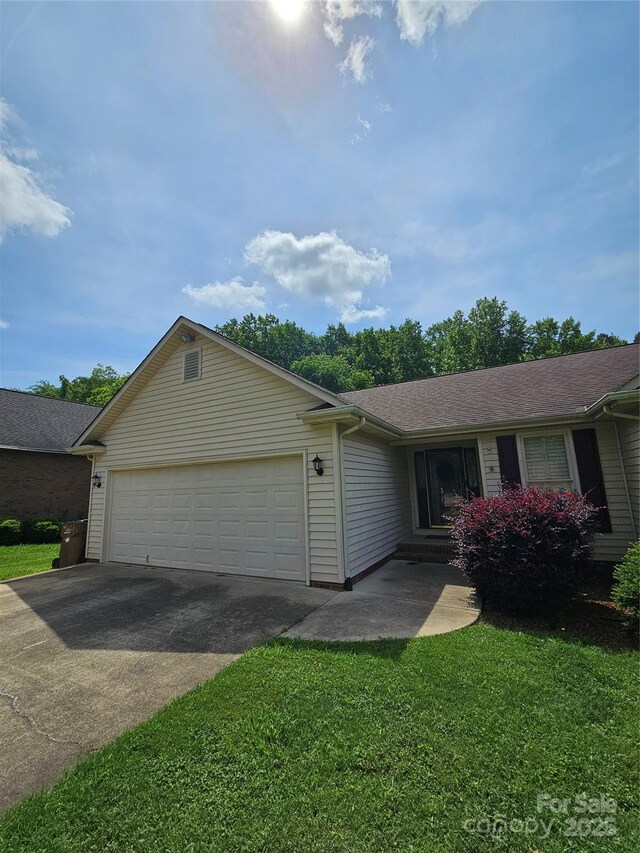 217 Rock Creek Dr, Lincolnton, NC 28092 - ranch-style house featuring a garage, driveway, and a front yard