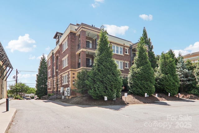 203 6th Ave W Unit 2A, Hendersonville, NC 28739 - view of building exterior