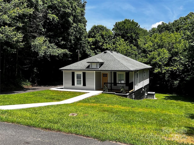 305 E Henry St, Belmont, NC 28012 - bungalow-style home featuring covered porch, a front lawn, and a shingled roof