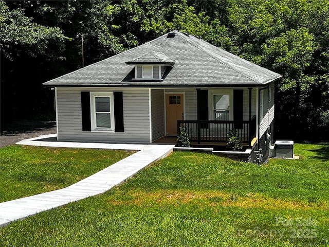 305 E Henry St, Belmont, NC 28012 - bungalow-style home with covered porch, a front yard, and a shingled roof