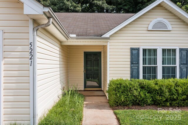 5221 Javitz Rd, Charlotte, NC 28216 - entrance to property featuring a shingled roof