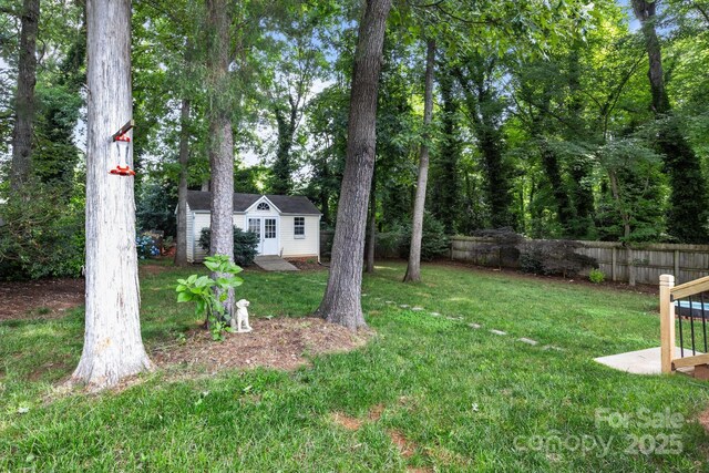 5221 Javitz Rd, Charlotte, NC 28216 - view of yard featuring an outbuilding